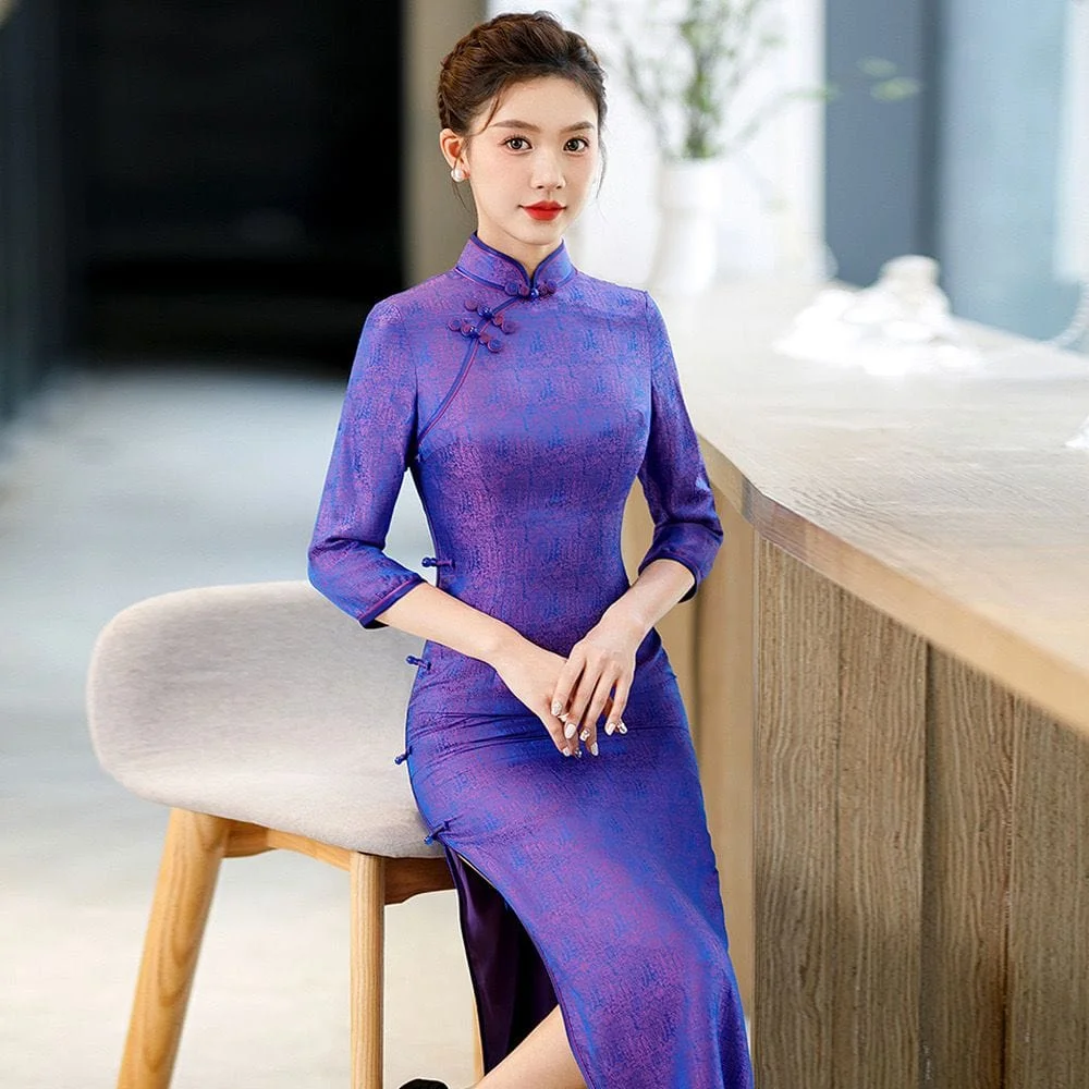 High-end, jacquard silk Cheongsam with three quarter sleeves