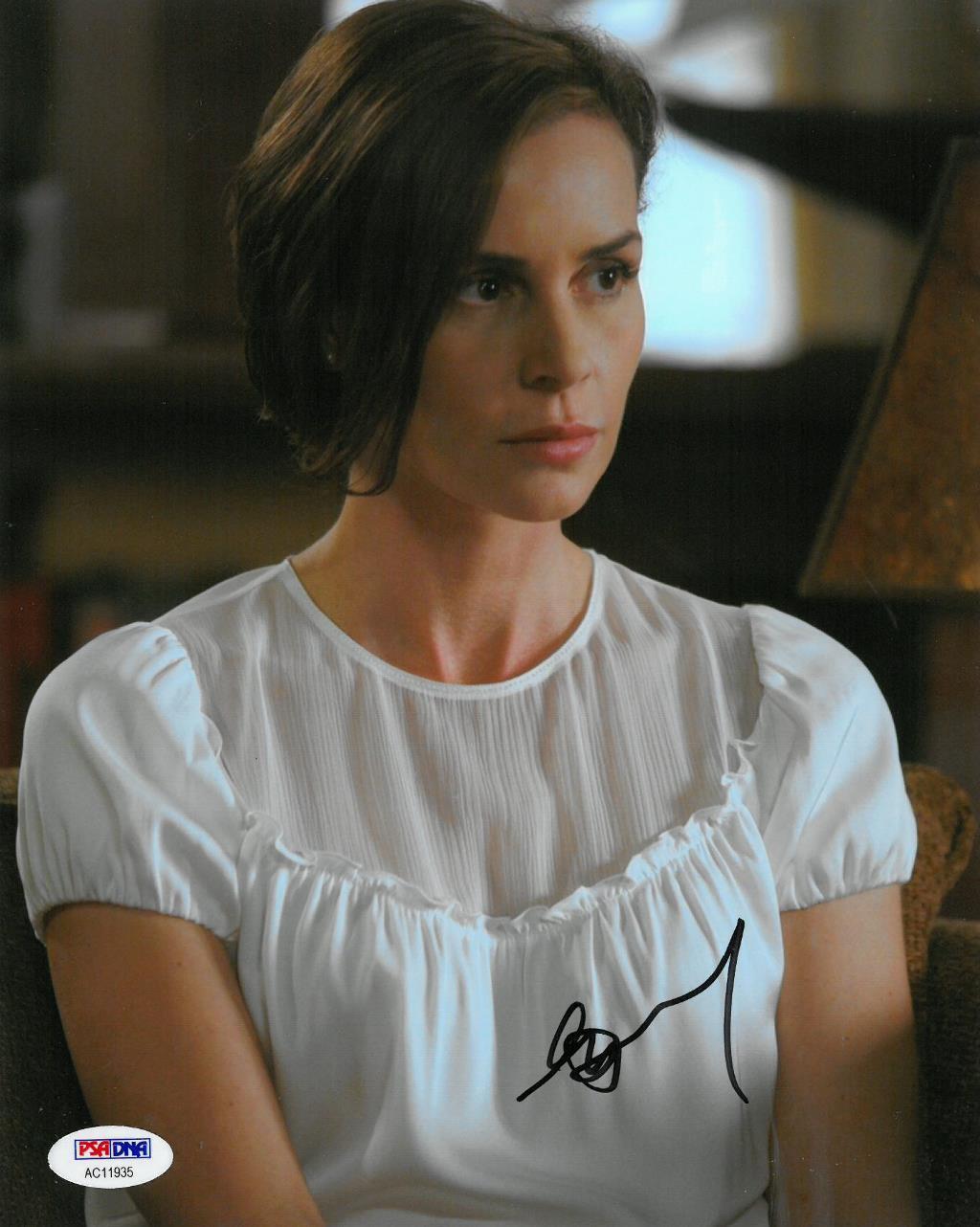 Embeth Davidtz Signed Authentic Autographed 8x10 Photo Poster painting PSA/DNA #AC11935