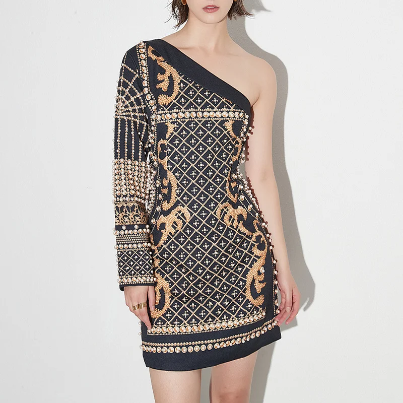 Toloer Toloer Court Style Retro Design 2024 Autumn New Unilateral Repair Inclined Collar Waist Short Nail Bead Heavy Industry Dress-Outfit Ideas