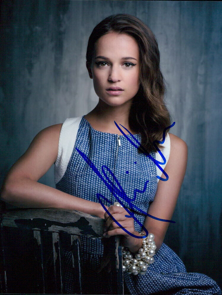 Alicia Vikander signed 8x10 Photo Poster painting