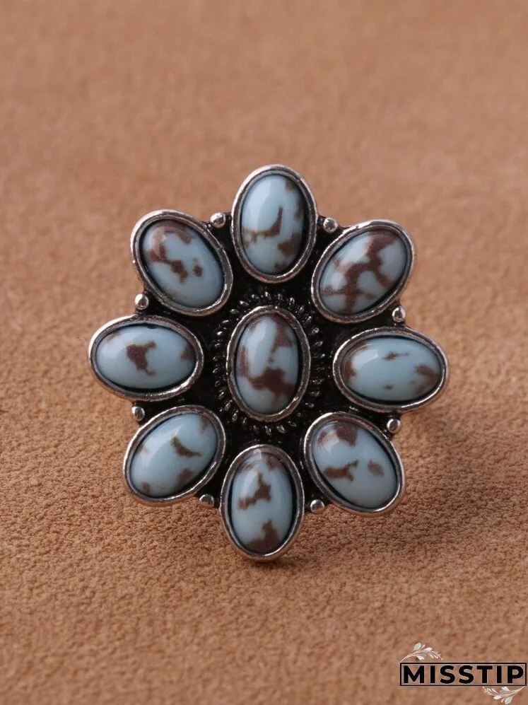 Round Detail Flower Decor Ring