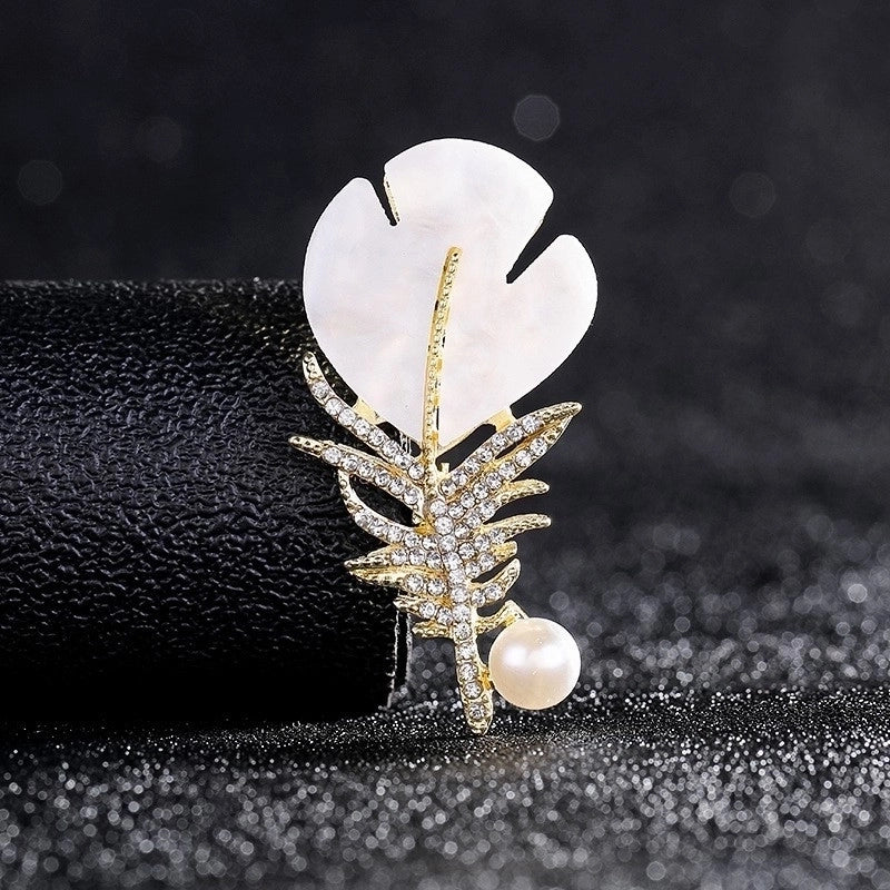 Fashion Pin Flower Alloy Plating Inlay Artificial Gemstones Pearl Women’S Brooches