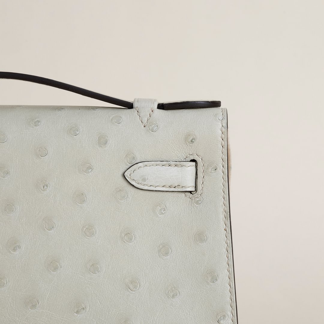 Kelly pochette Ostrich 3C Parchemin GHW