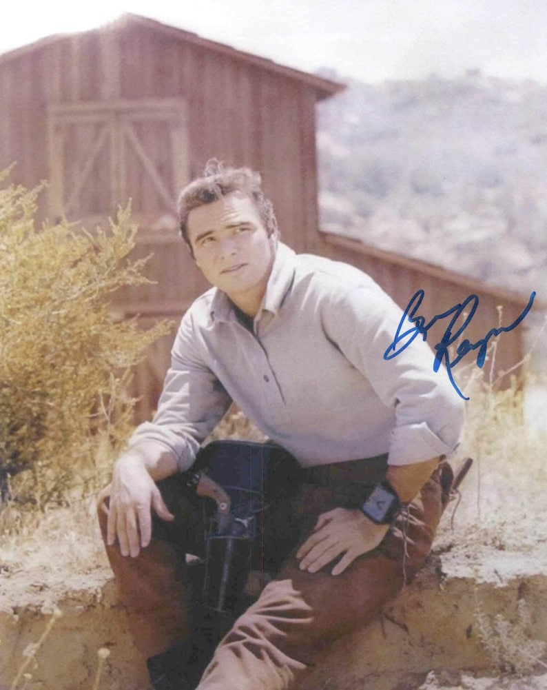 Burt Reynolds Signed Autographed Glossy 8x10 Photo Poster painting - COA Matching Holograms