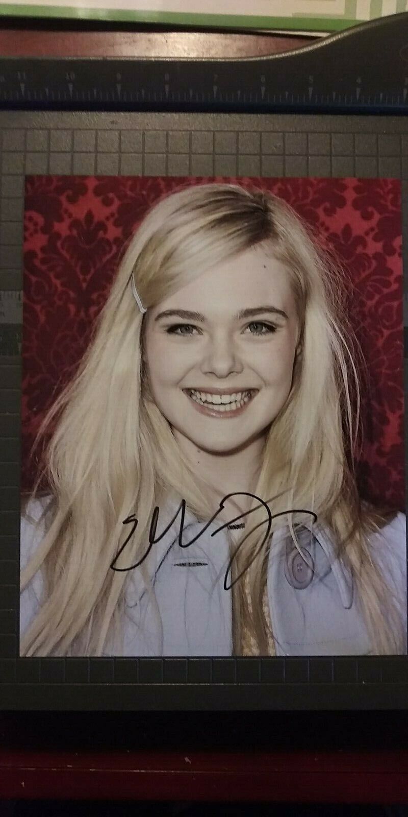 Elle Fanning signed 8x10