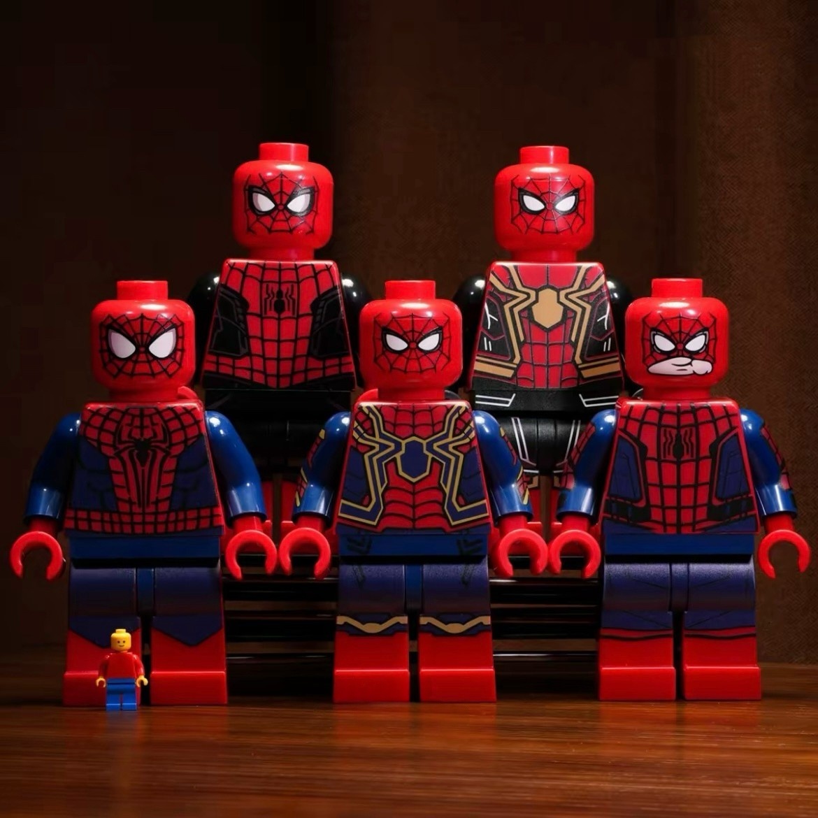 Giant Spider-Man Minifigure 21.5cm Tall - Superhero Building Block Figure (5 Spider-Man Suits + Mini Peter Parker)