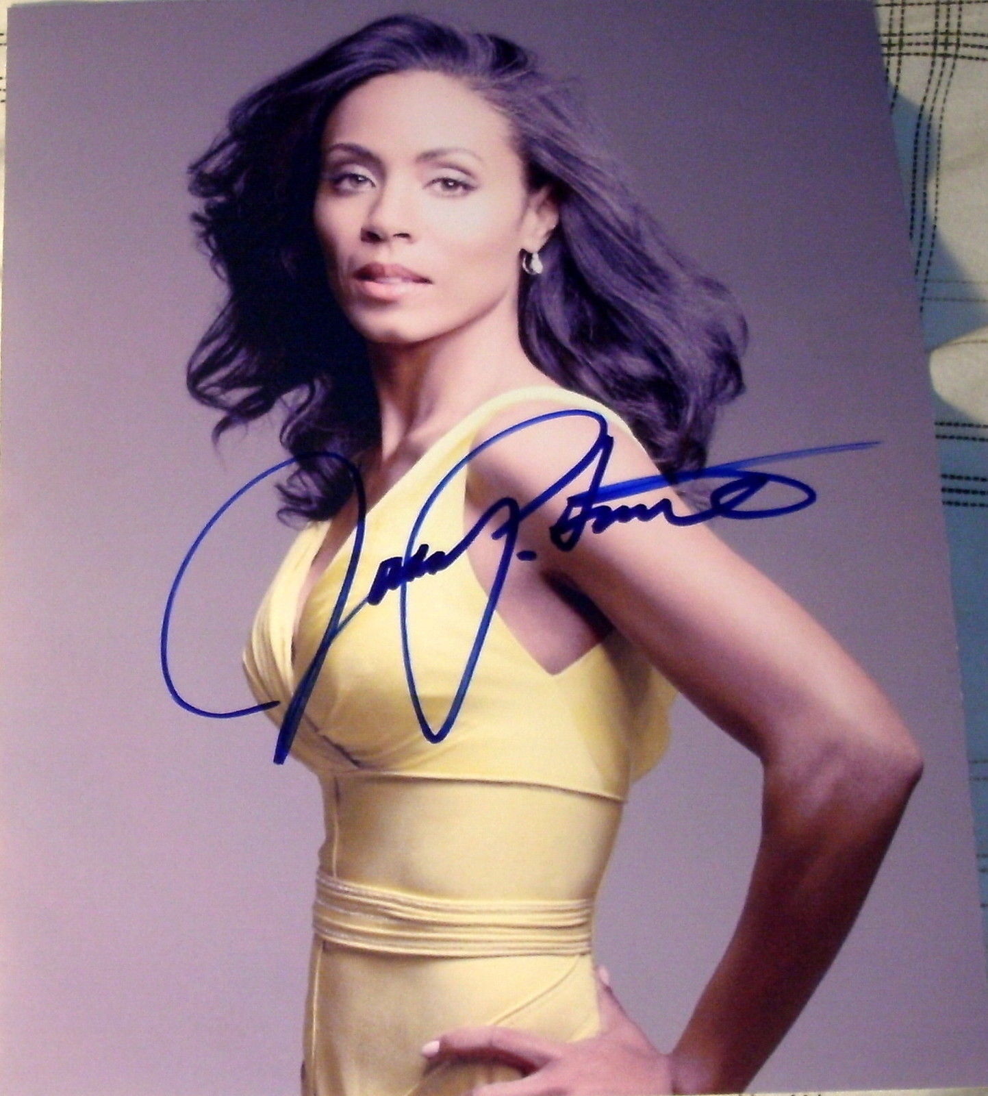 JADA PINKETT SMITH SIGNED AUTOGRAPH SEXY YELLOW DRESS BUSTY HOT BODY 8X10 Photo Poster painting