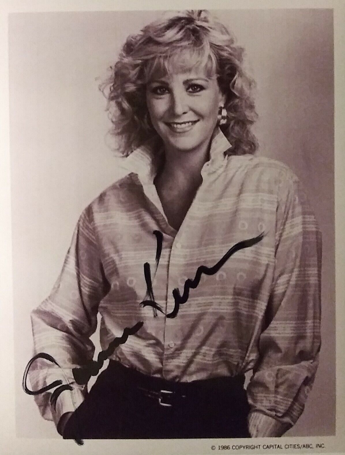 Joanna Kerns signed 8 x 10