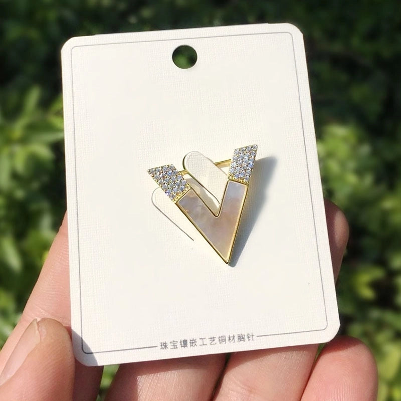 Small Brooch Simple Butterfly Brooch High-end Female Temperament Niche Design Pin New Dragonfly Brooch