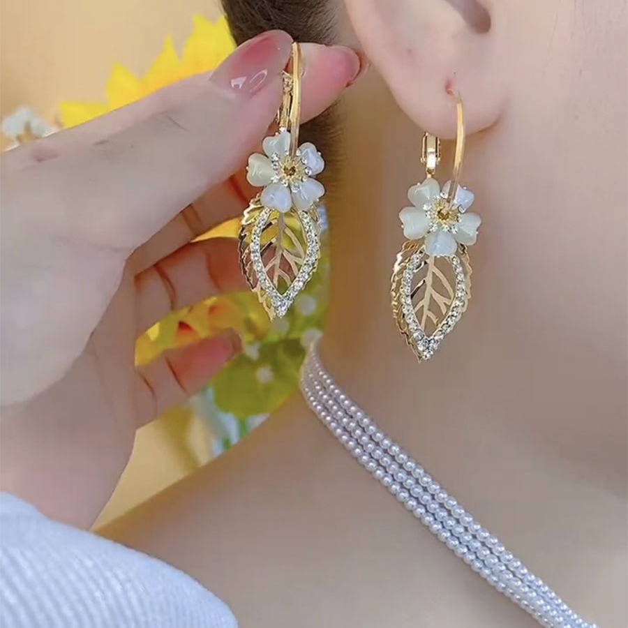 Luxurious Gold Petal Leaf Shaped Rhinestone Earrings 2024 - Flycurvy 