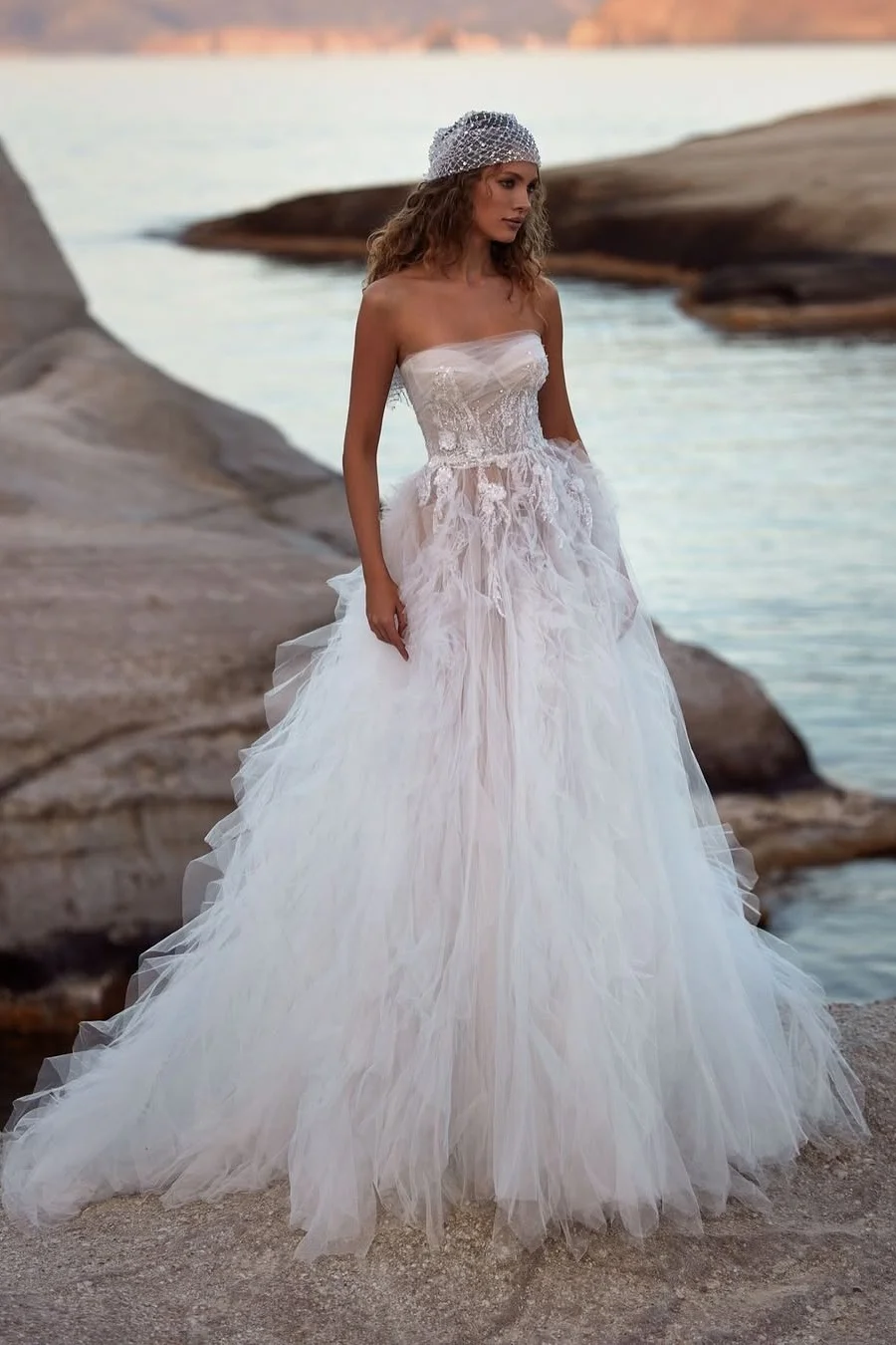 Daisda White Sleeveless Strapless A-Line Wedding Dress With Embroidery