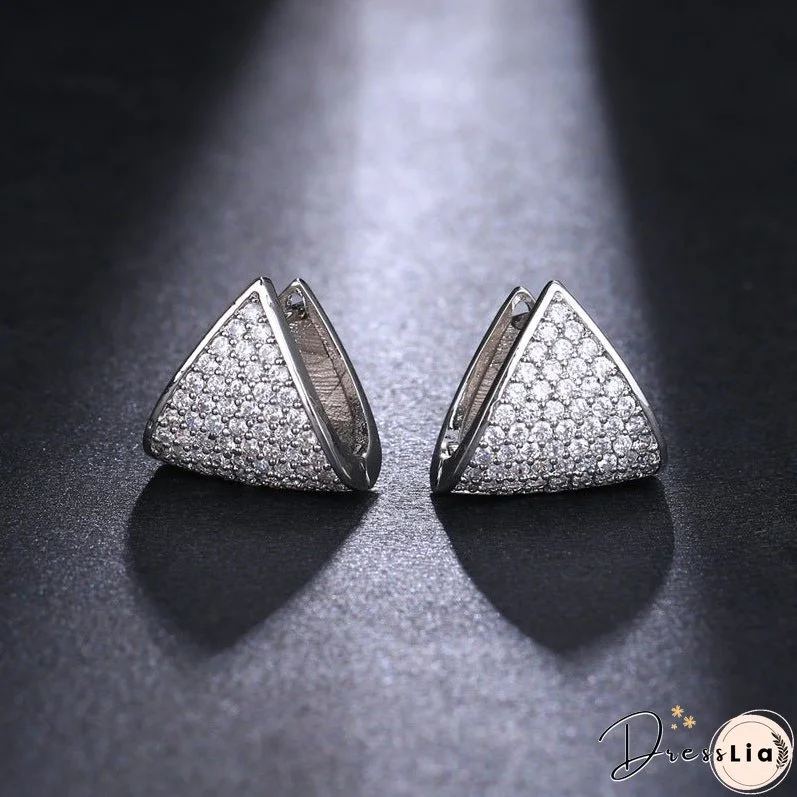 GILDED PYRAMID STUDS
