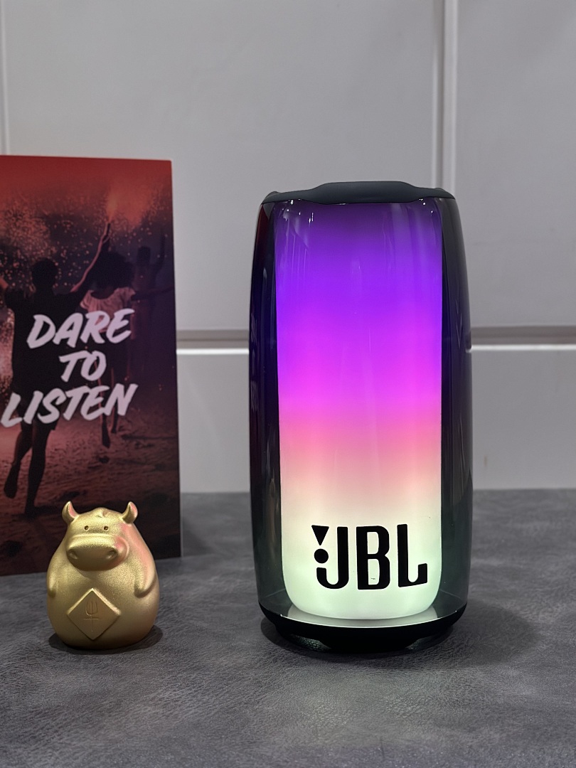 Bluetooth speaker with dual microphones