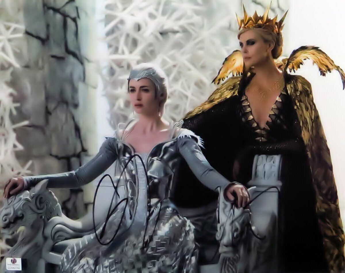 Charlize Theron Emily Blunt Signed Autographed 11X14 Photo Poster painting The Huntsman GV842162