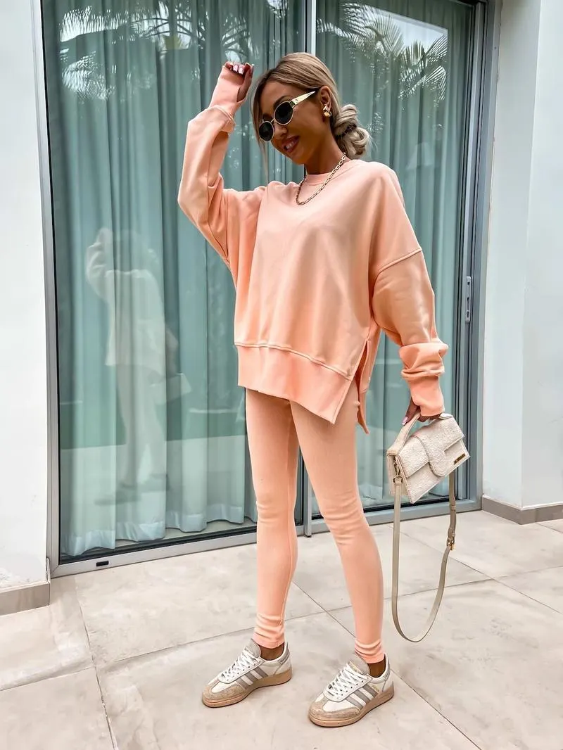 Oversize Two-Piece Set Women's Split Hem Sweatshirt & Skinny Pants, Casual Fashion Cozy Round Neck Long Sleeve Pullover Women's Clothing for Fall & Basic Winter Suits Womenswear Gamis