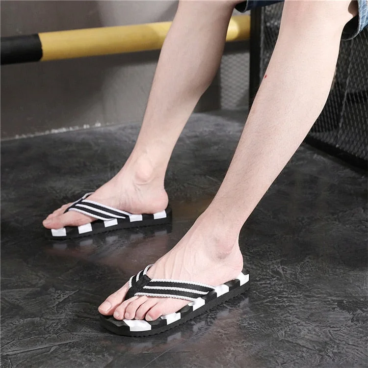 Men's New Massage Flip Flops Men's Summer Trend Korean Version of The Color Matching Beach Shoes Slippers Mens Slippers Indoor