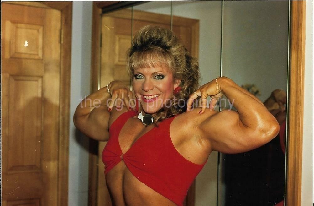 MUSCLE GIRL 80's 90's FOUND Photo Poster painting Color FEMALE BODYBUILDER Original EN 110 18 ZZ