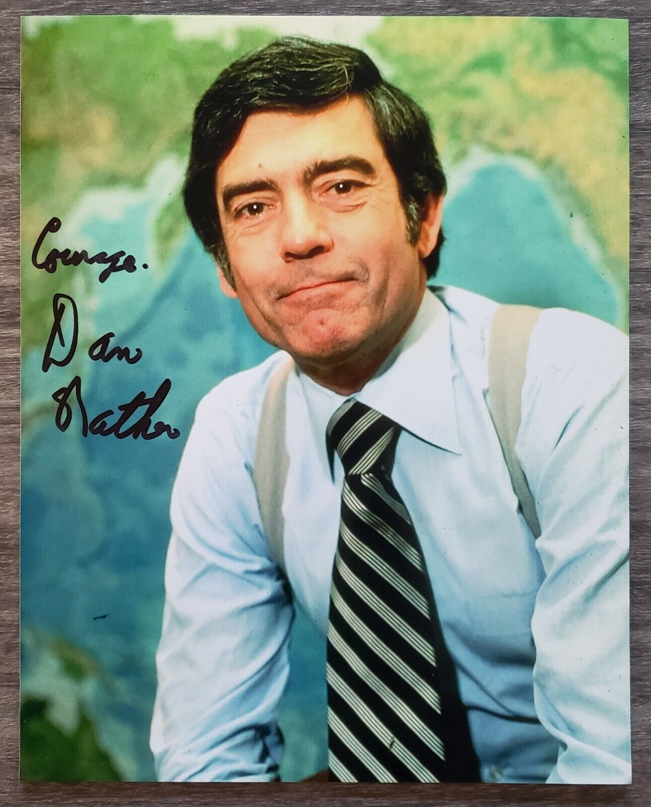 Dan Rather Signed Nightline 8x10 Photo Poster painting Broadcast Journalist Newscaster News RAD