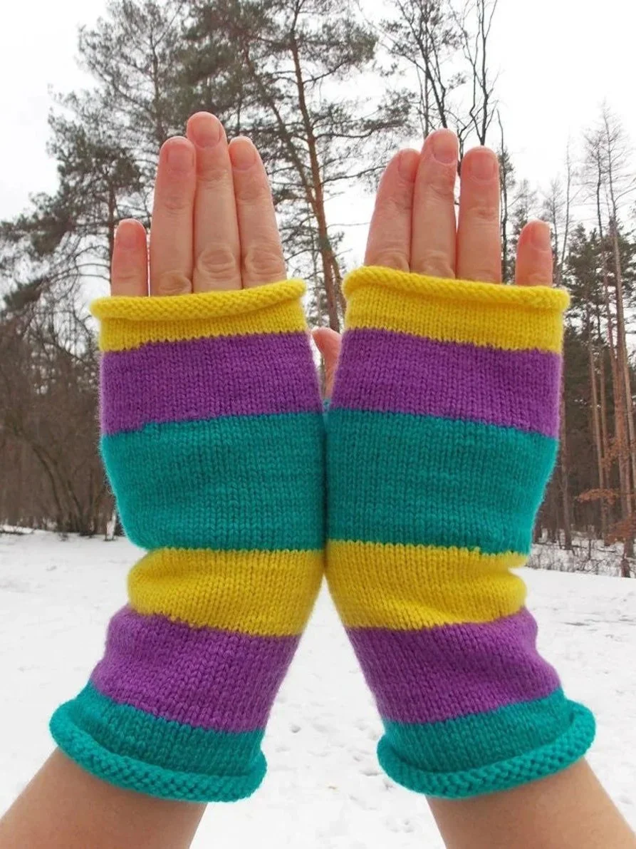 Contrast Stripe Pattern Handwoven Half Finger Gloves