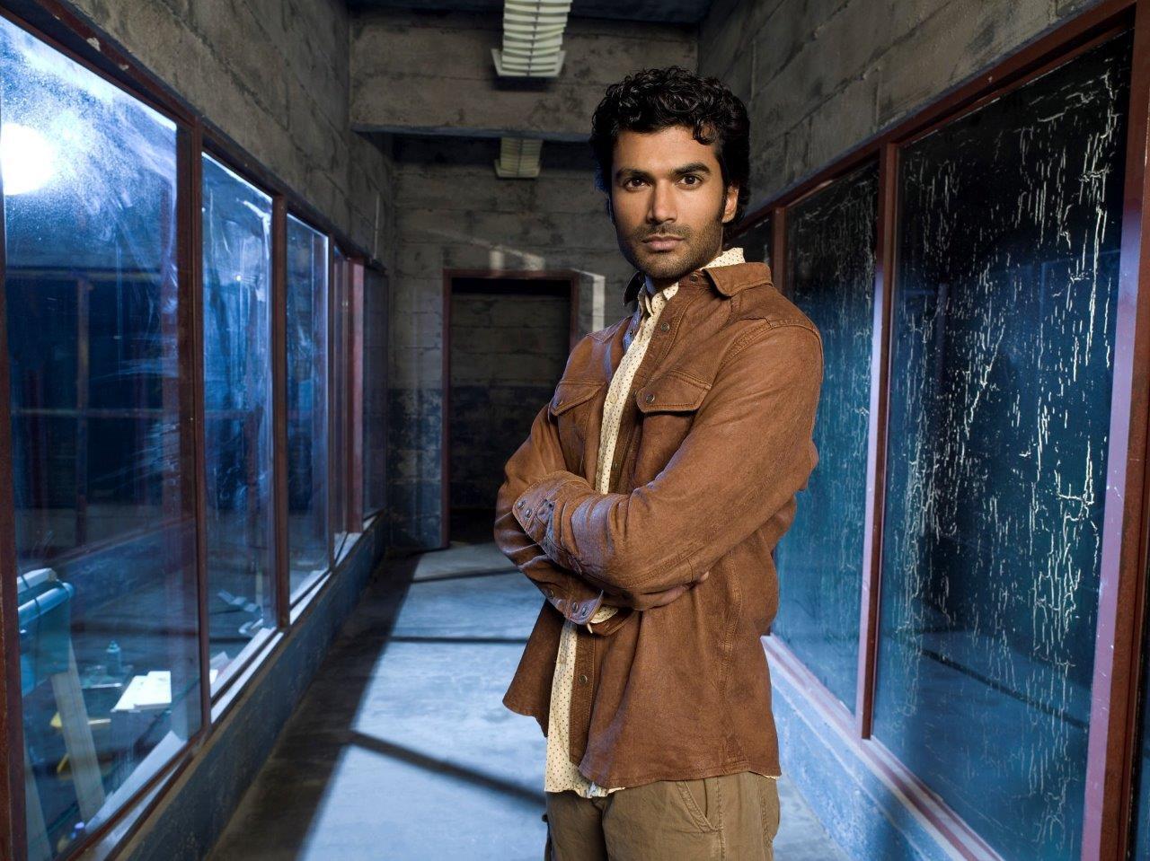 Sendhil Ramamurthy 8x10 Picture Simply Stunning Photo Poster painting Gorgeous Celebrity