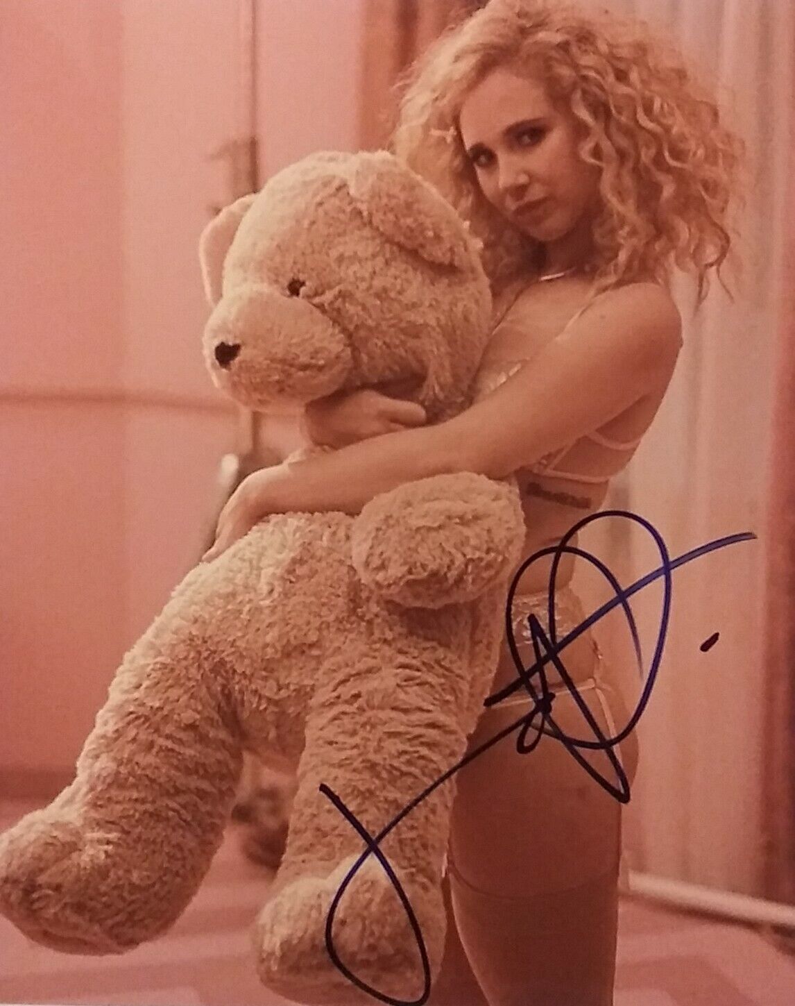 Juno Temple signed 8x10