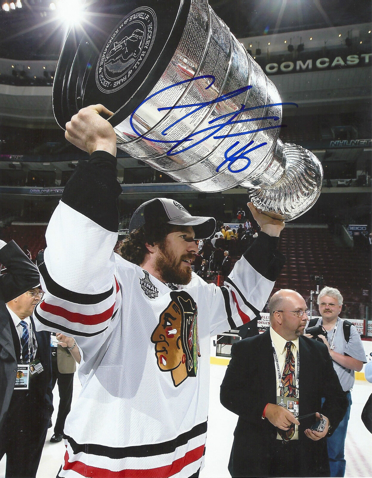 COLIN FRASER 'CHICAGO BLACKHAWKS' SIGNED 2011 STANLEY CUP 8X10 PICTURE *COA 3