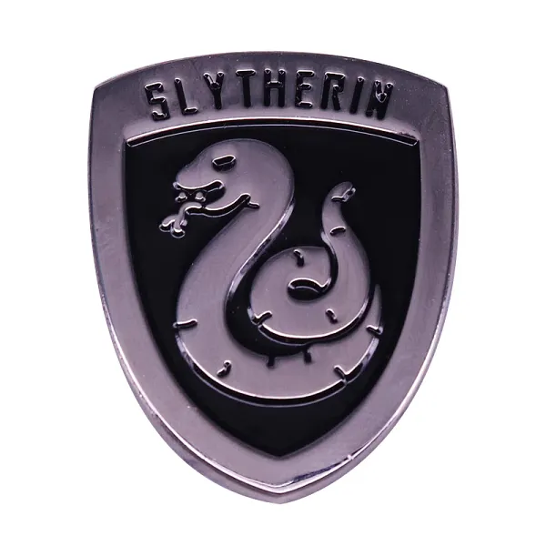 Foto del pin Serpiente Escudo Místico