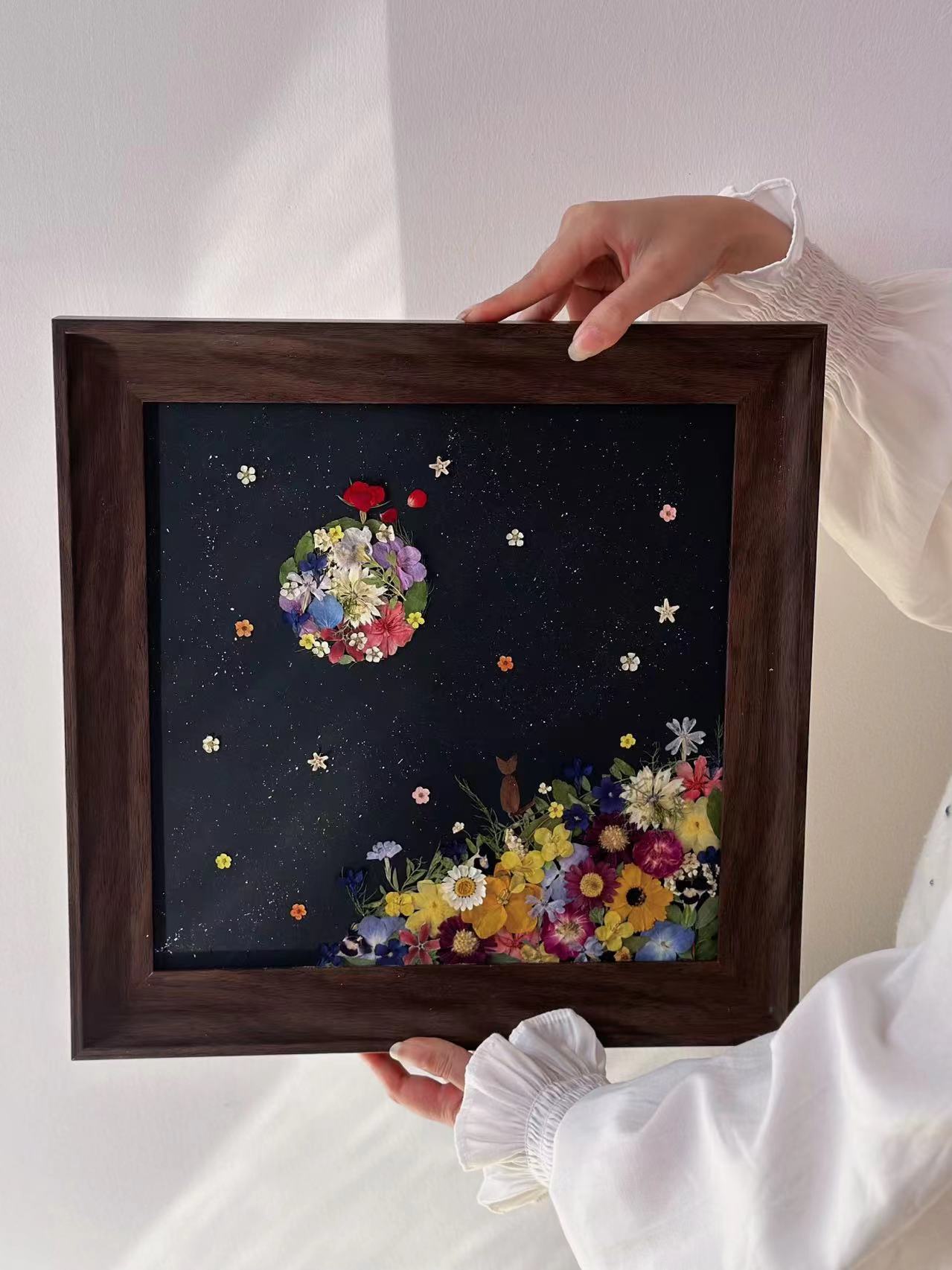 [Red Fox Star Dream 2 |Resin Or Wooden Fame |Custom Pressed Flower Preservation | Wedding Flowers | Memorial Flower | Meadow Design | Home Decor