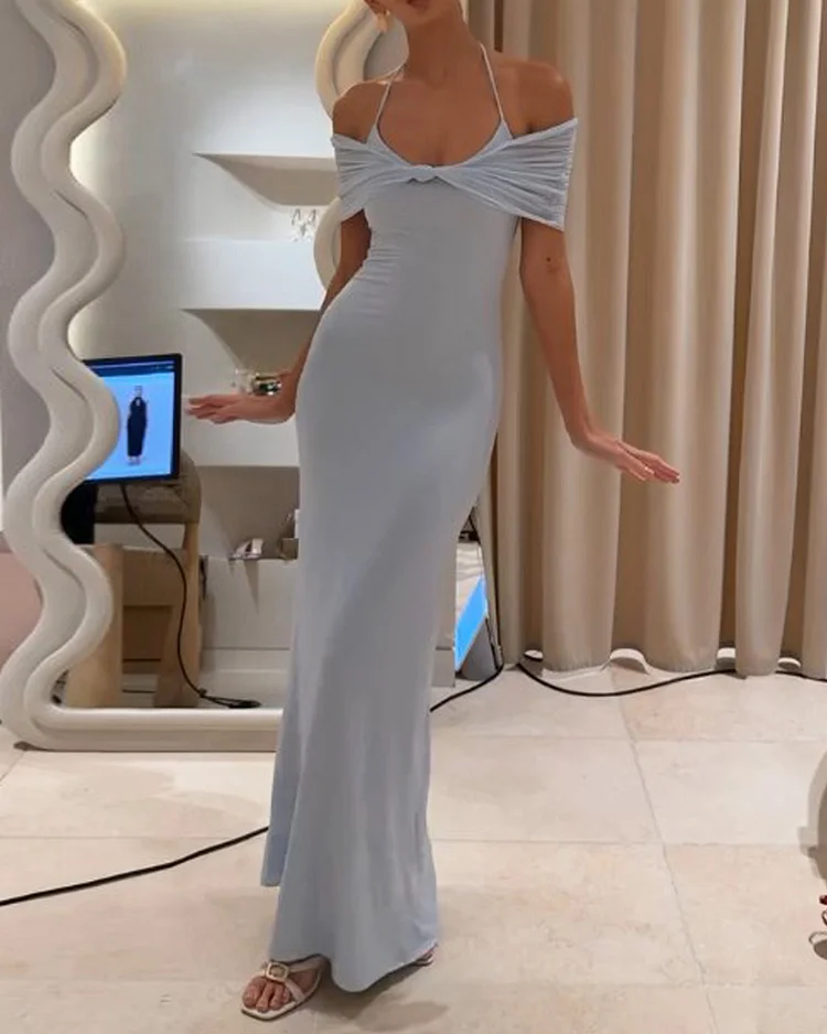Sleeveless solid color dress