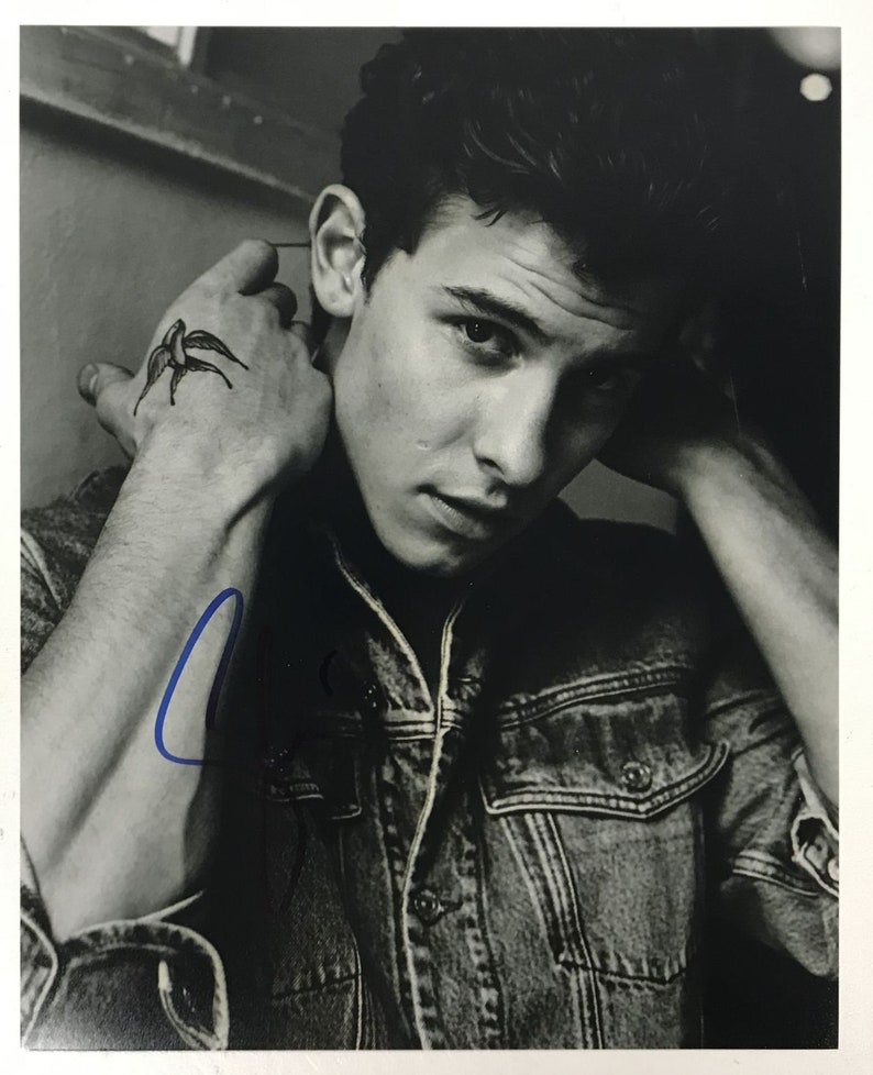 Shawn Mendes Signed Autographed Glossy 8x10 Photo Poster painting - COA Matching Holograms