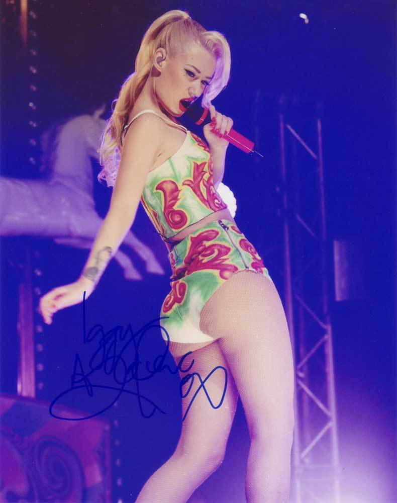 Iggy Azalea In-person AUTHENTIC Autographed Photo Poster painting SHA #40529