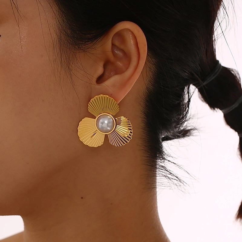 1 Pair Minimalist Classic Style Flower Plating Inlay 304 Stainless Steel Artificial Pearls 18K Gold Plated Ear Studs