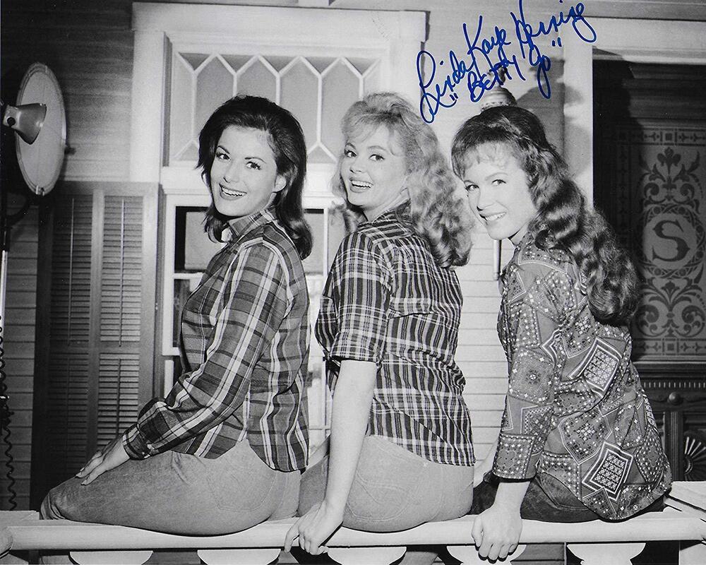 Linda Kaye Henning - Petticoat Junction Signed 8X10 Photo Poster painting At Hollywoodshow