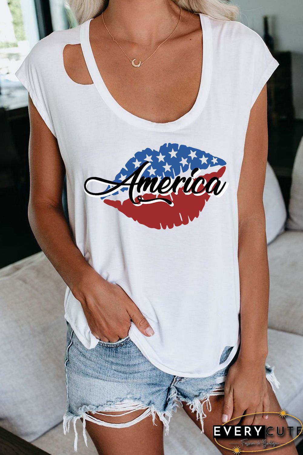 White America Flag Lip Print Distressed Crewneck T-shirt