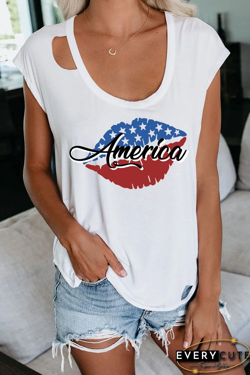 White America Flag Lip Print Distressed Crewneck T-shirt