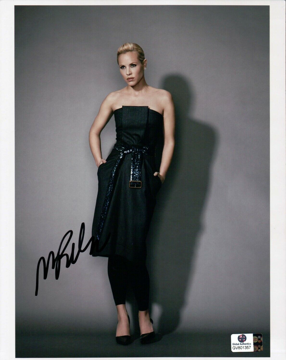 Maria Bello Signed Autographed 8X10 Photo Poster painting Cute Sexy Pose Black Dress GV801357