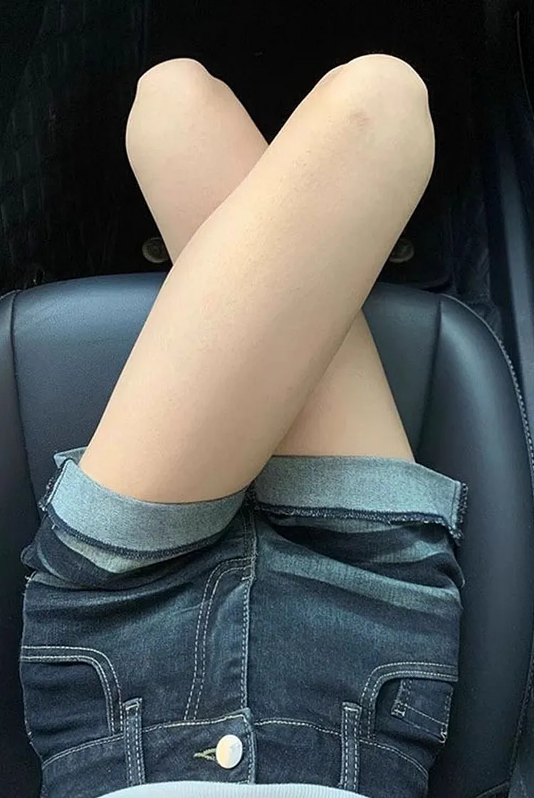 Casual Utility Shorts for Women with Functional Pockets