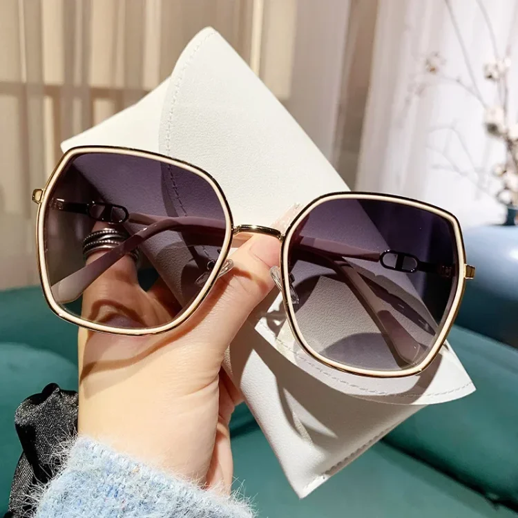 Hotdirector New Ins Korean Street Shot Outdoor Fashion Trend Exquisite Style Sunglasses UV Protection Retro Sunglasses