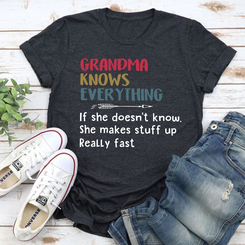 Graphic T-Shirts Grandma Knows Everything T-Shirt