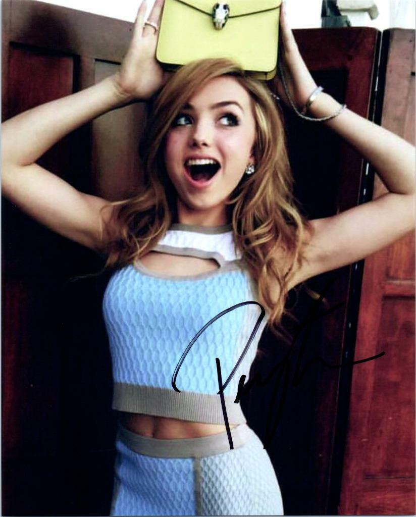 Peyton List signed 8x10 Photo Poster painting Picture autographed with COA