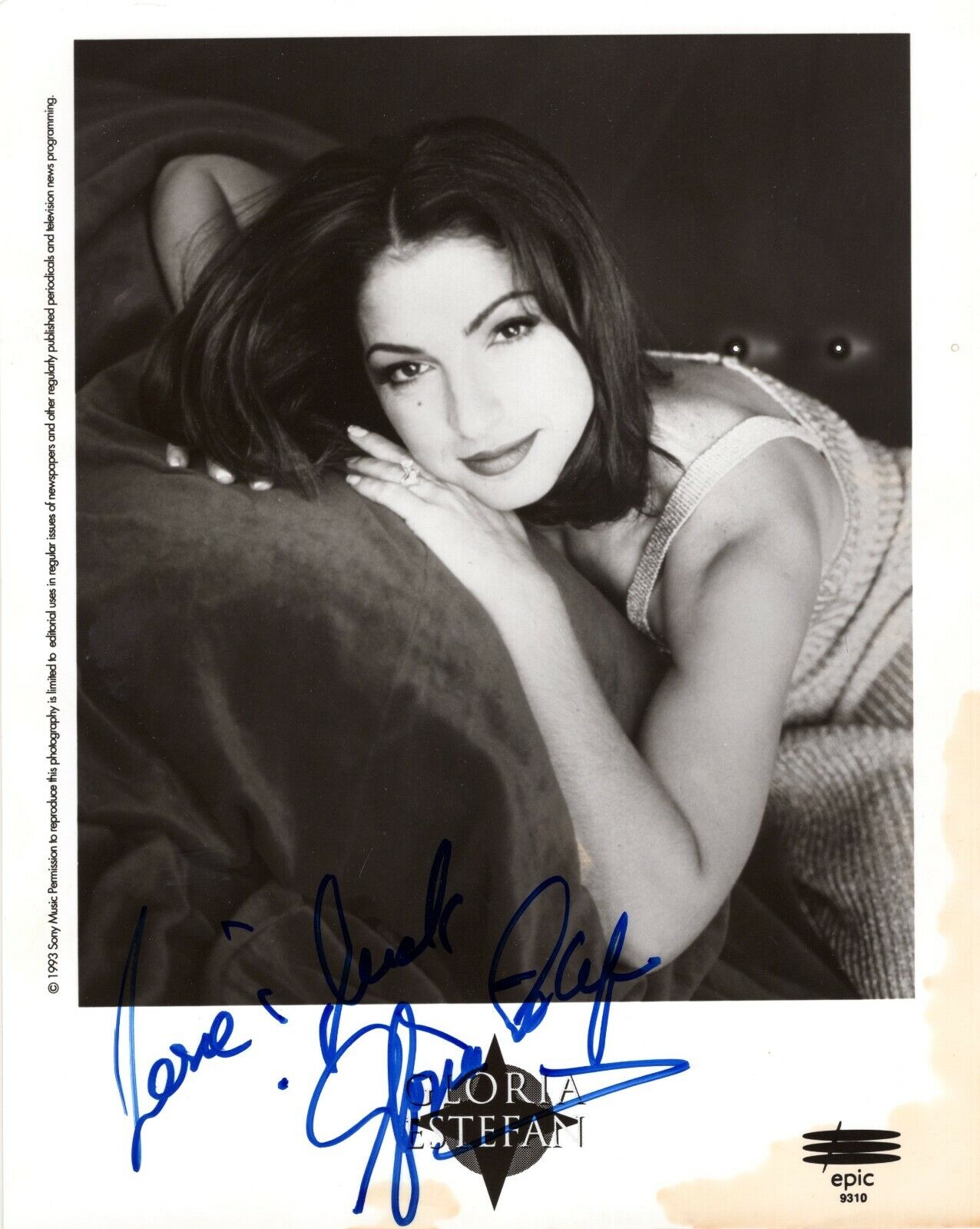 Gloria Estefan Singer Actress Hand Signed Autograph 8x10 Photo Poster painting