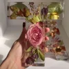 Veilleuse LED avec lettres imprim&eacute;es de fleurs s&eacute;ch&eacute;es en r&eacute;sine