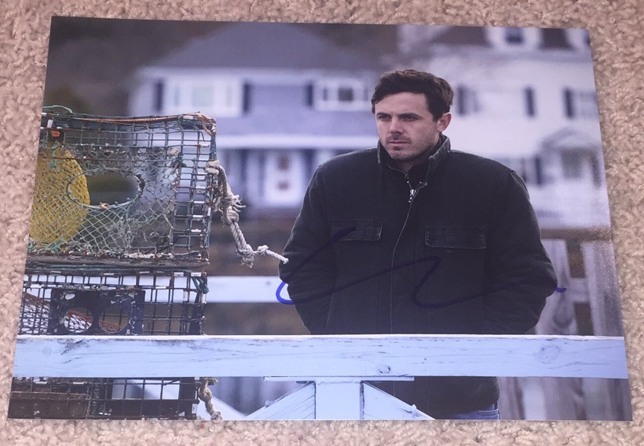 CASEY AFFLECK SIGNED AUTOGRAPH MANCHESTER BY THE SEA 8x10 Photo Poster painting C OSCAR WINNER