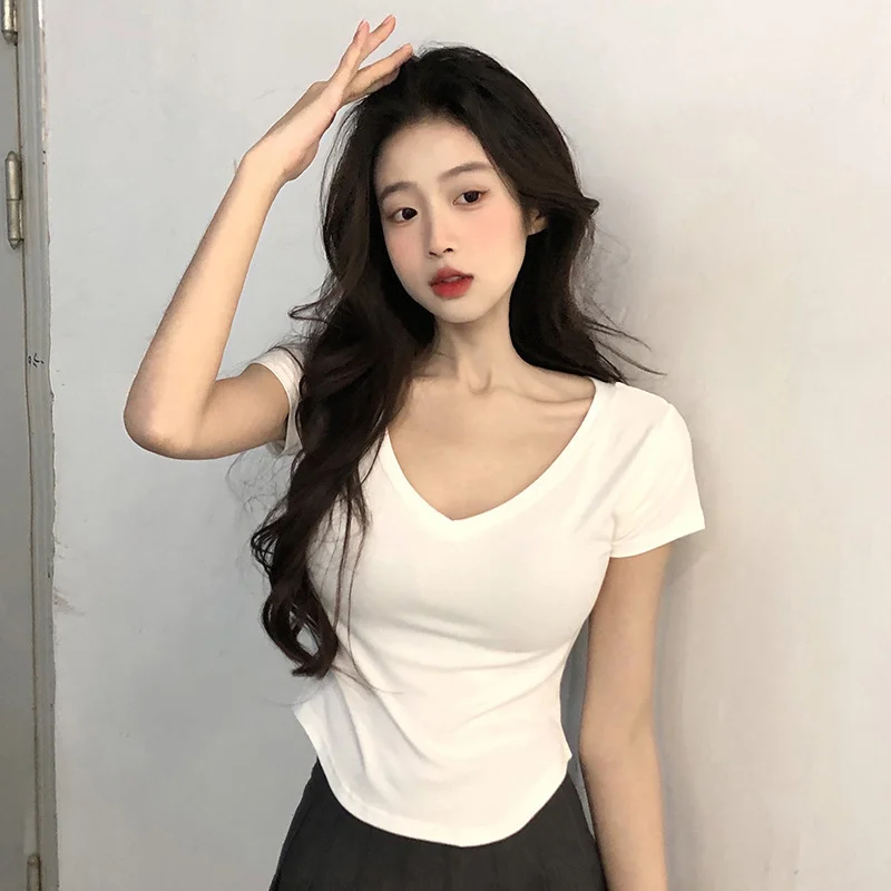 Uveng Uveng Desire Wind V Collar Short Sleeved T Shirt Female Summer 2024 New Slim Show Thin Hot Girl Short Irregular Bottom Top