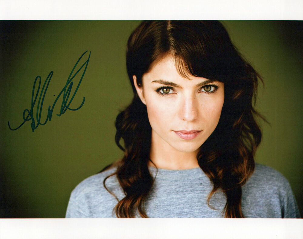 Angela Trimbur glamour shot autographed Photo Poster painting signed 8x10 #7