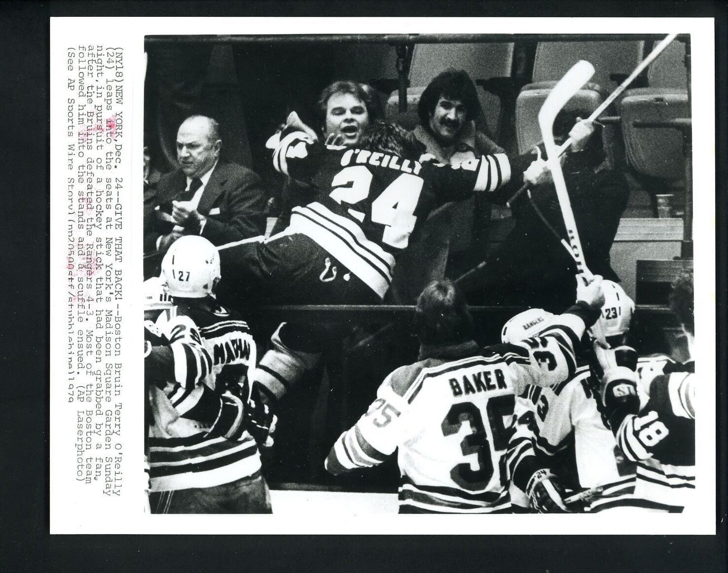 Terry O'Reilly climbs into stands Madison Square Garden 1979 Press Photo Poster painting Bruins