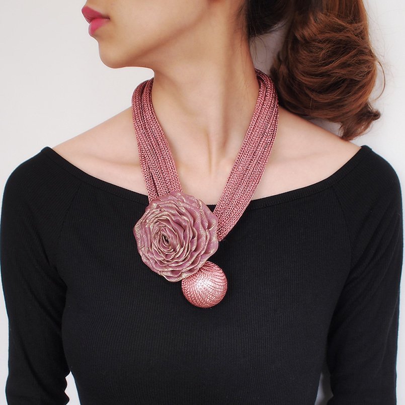 Large pearl flower necklace
