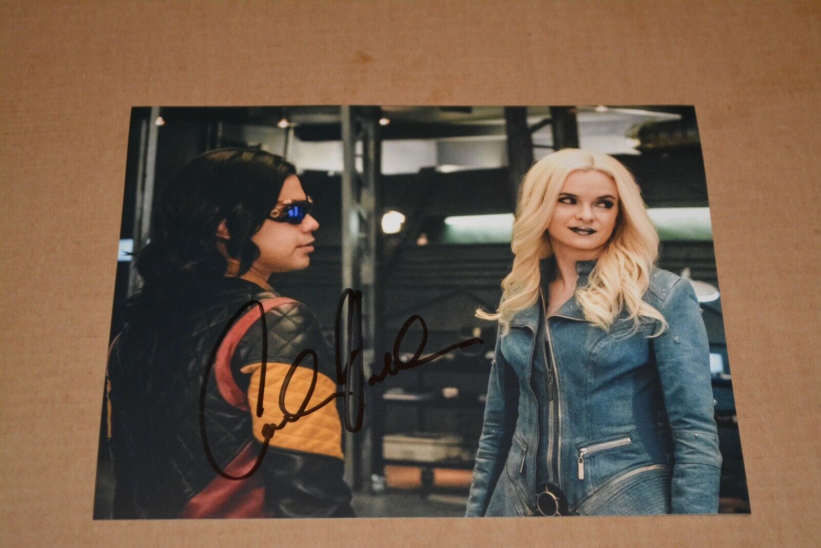 CARLOS VALDES signed autograph In Person 8x10 20x25 cm THE FLASH ARROW