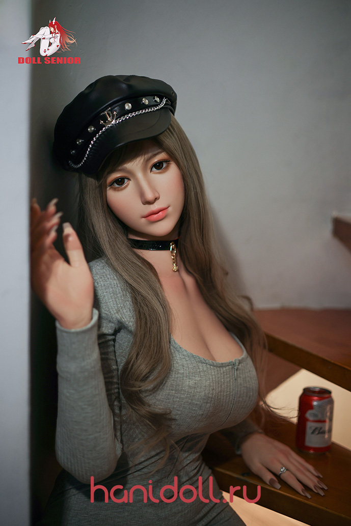 Doll Senior 158см силиконовая кукла с большой грудью в сером комбинезоне и черной шляпе H4726 [Индивидуальный заказ]