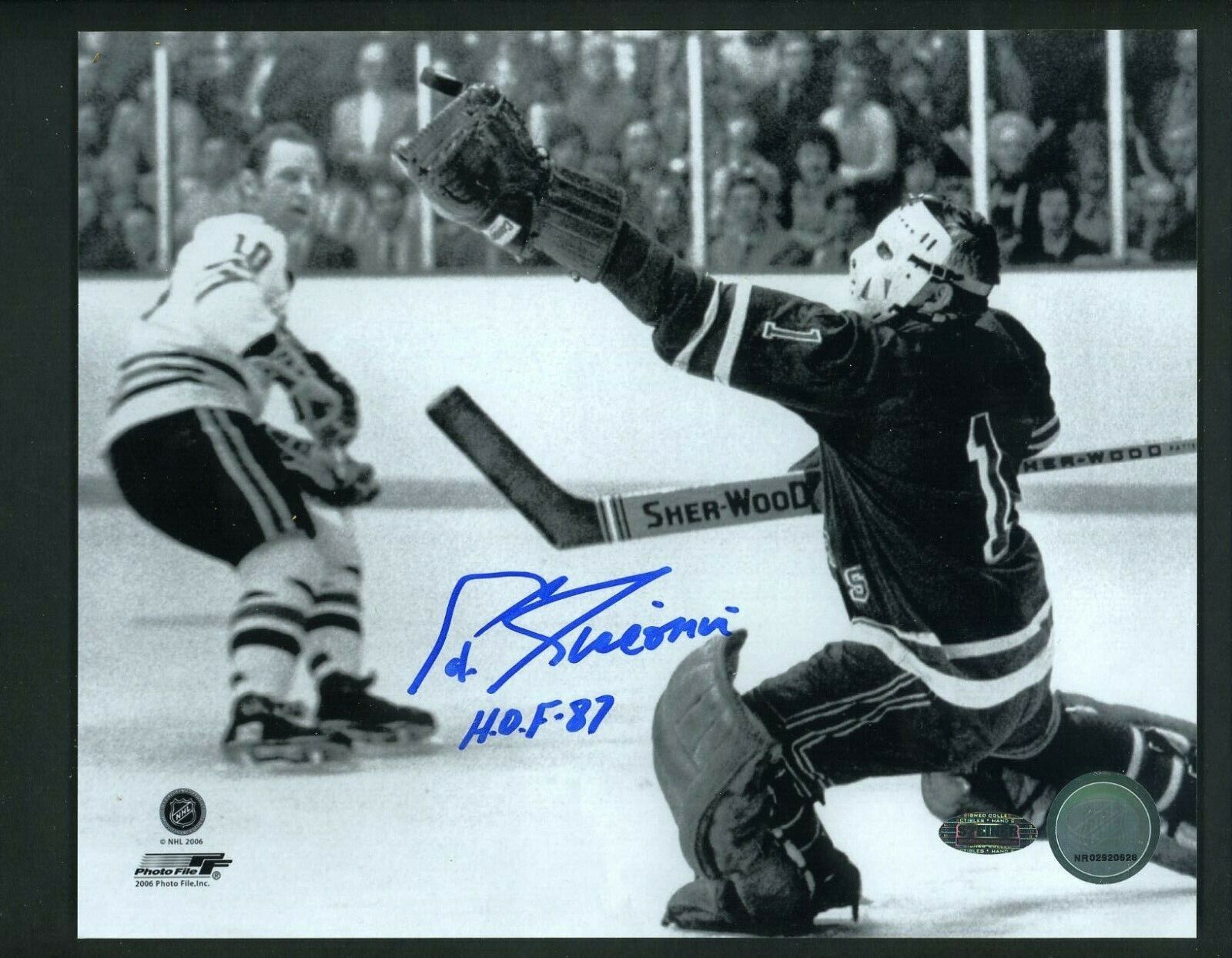 Eddie Giacomin Signed Autographed STEINER 8 x 10 Photo Poster painting New York Rangers glove